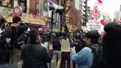 3/31　新大久保デモで暴力を振う反日の男