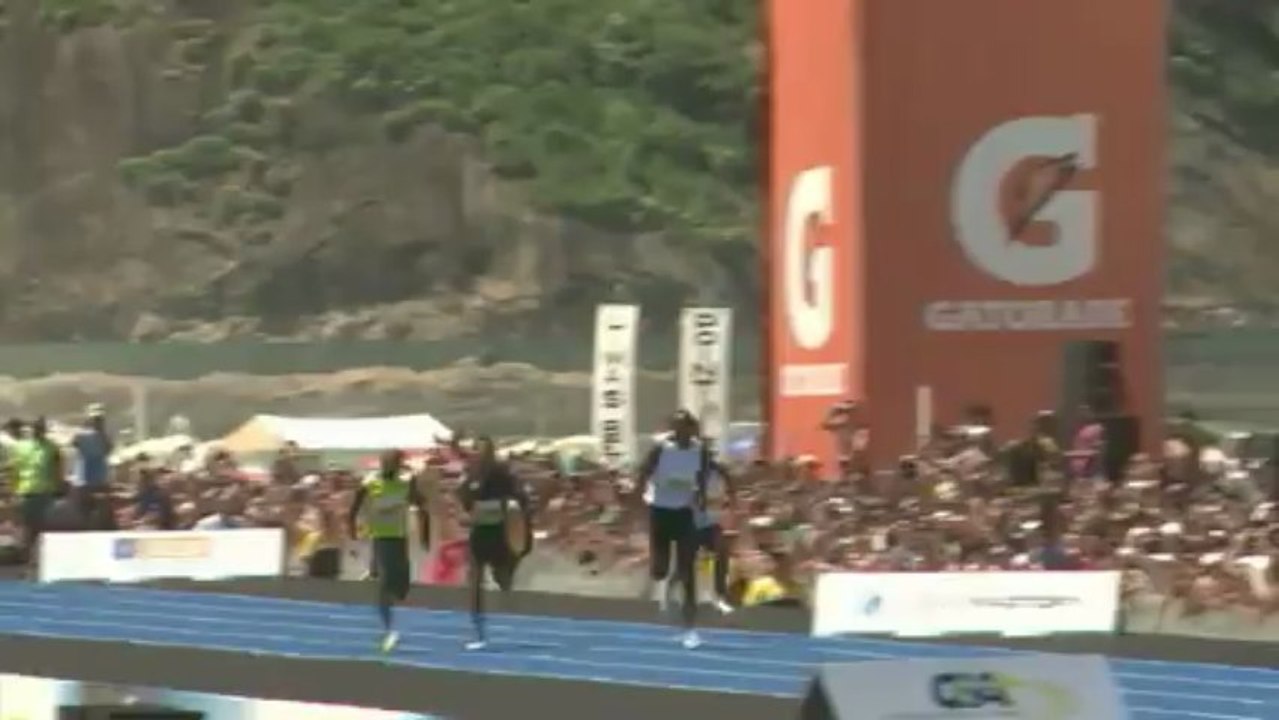 Bolt coasts to 150m victory in Rio