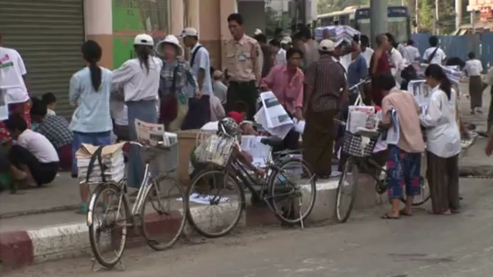 ⁣Daily papers transform Myanmar news stands