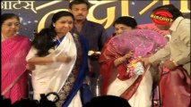 Asha honoured by sister Lata Mangeshkar