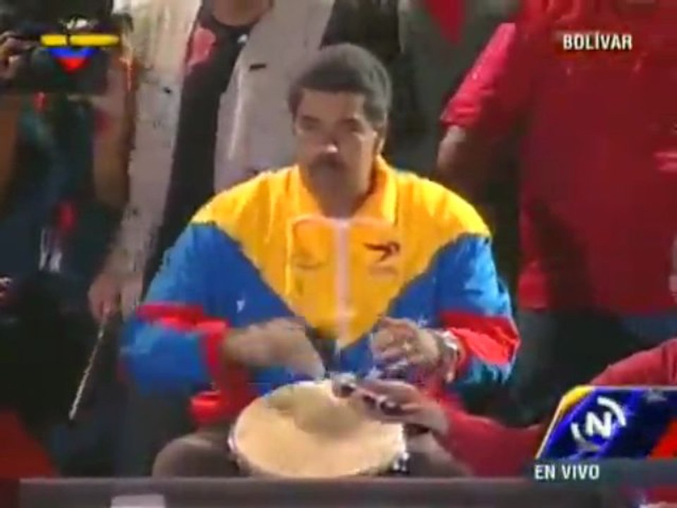¡Qué alegría en Bolívar! Los tambores son tocados por Nicolás Maduro