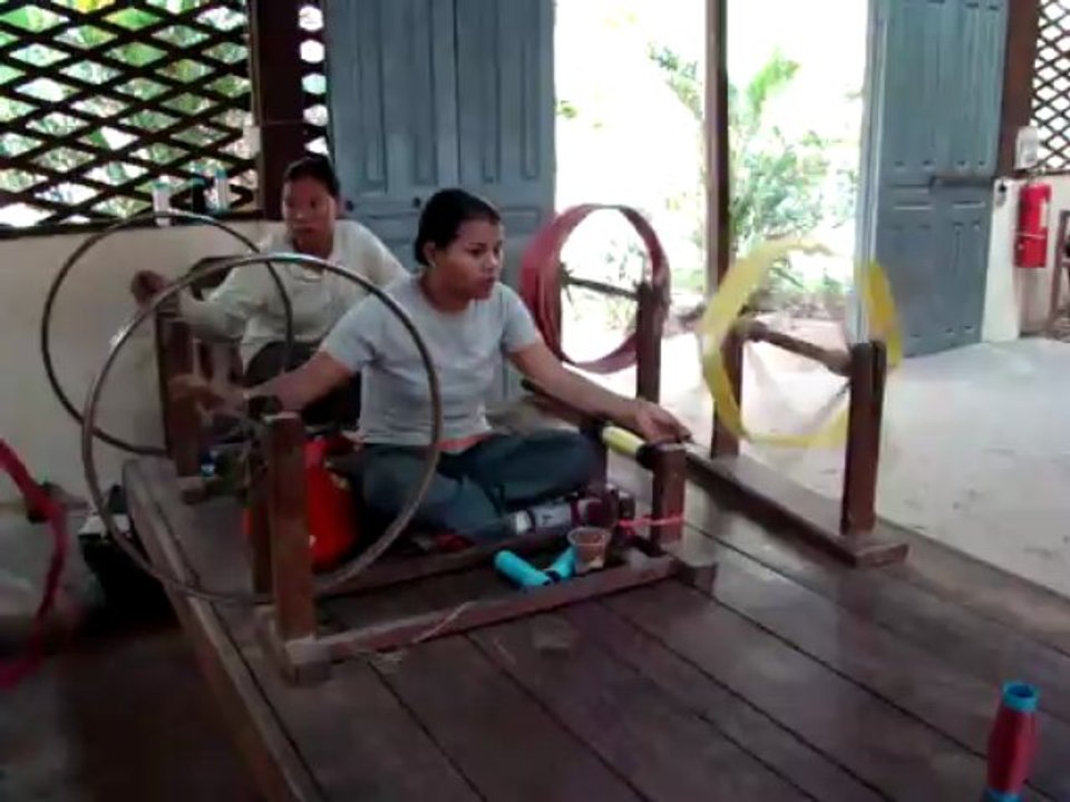 Les artisans du vers à soie à Siem Reap, Angkor, Cambodge