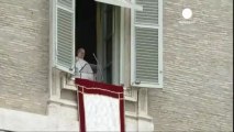 San Pietro, Papa Francesco recita il suo primo 