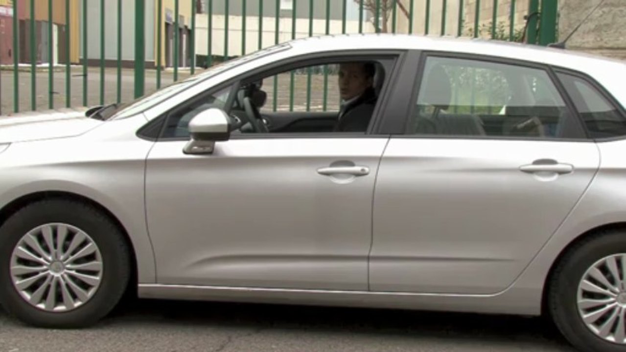 Permis de Conduire - Apprendre à conduire : Comment réussir une marche arrière ?