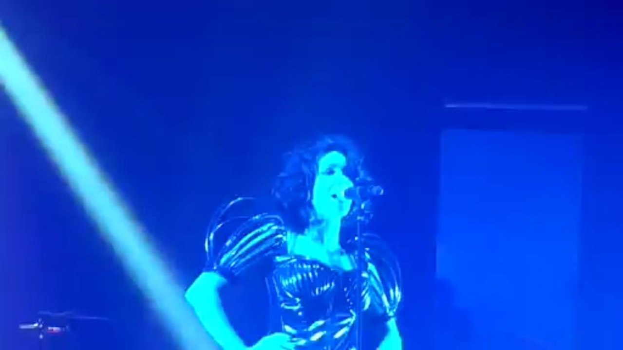 Jenifer chante "Orage en vue" (Live au zéntih de paris 30.03.2013)