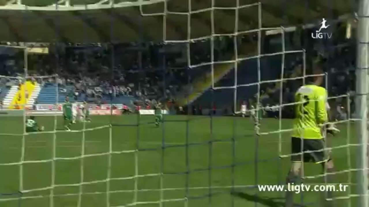 Golman pretukao huligana