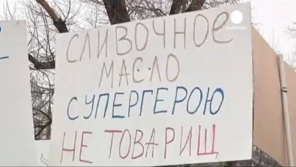 Russie : carnaval de super-héros pour dénoncer une...