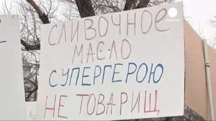 Russia: contro i grassi scendono in strada i supereroi