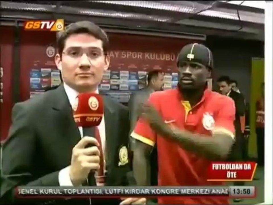Eboue GSTV Spikerini Canlı Yayında Zor Anlar Yaşattı