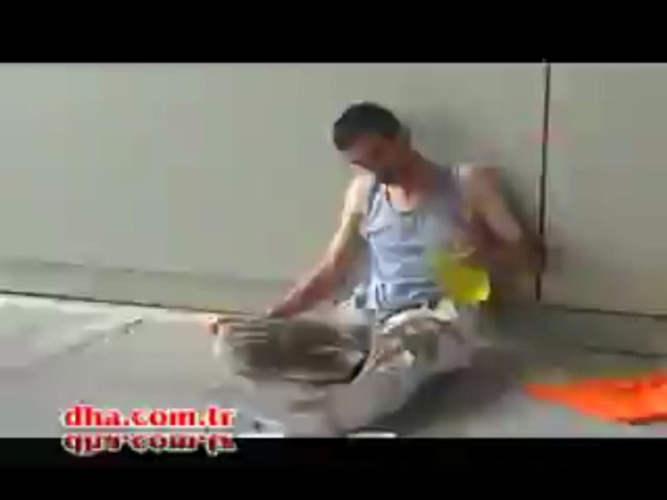AKP'li belediye önünde kendini yaktı