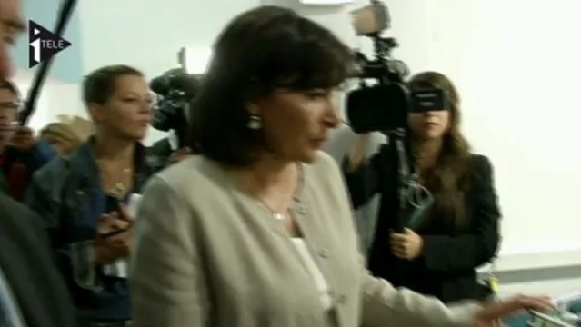 A. Hidalgo porte plaintre contre NKM