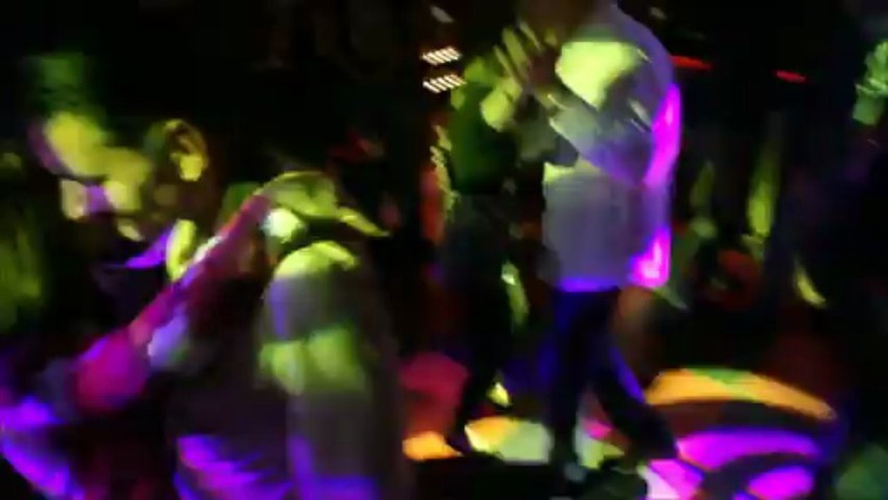 TANZEND in den APRIL 2013