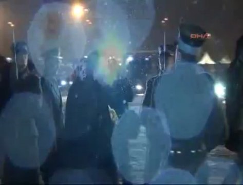 Hayrunisa Gül, Az Daha Düşüyordu