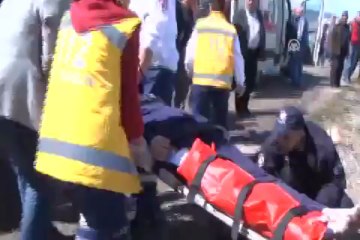 Sporcuları taşıyan minibüs devrildi