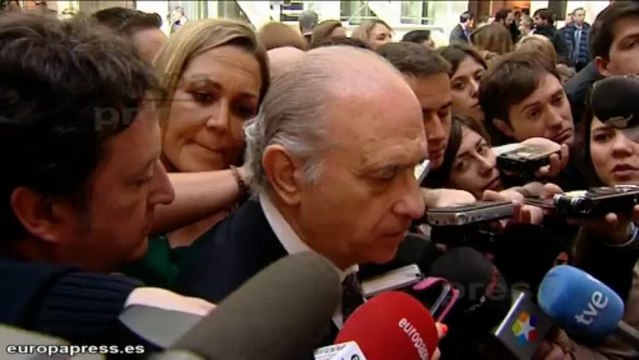 Fernández: Los etarras no presos políticos