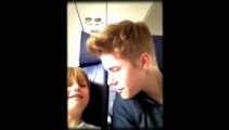 Justin Bieber and Jazzy Singing Boyfriend On The Plane_2