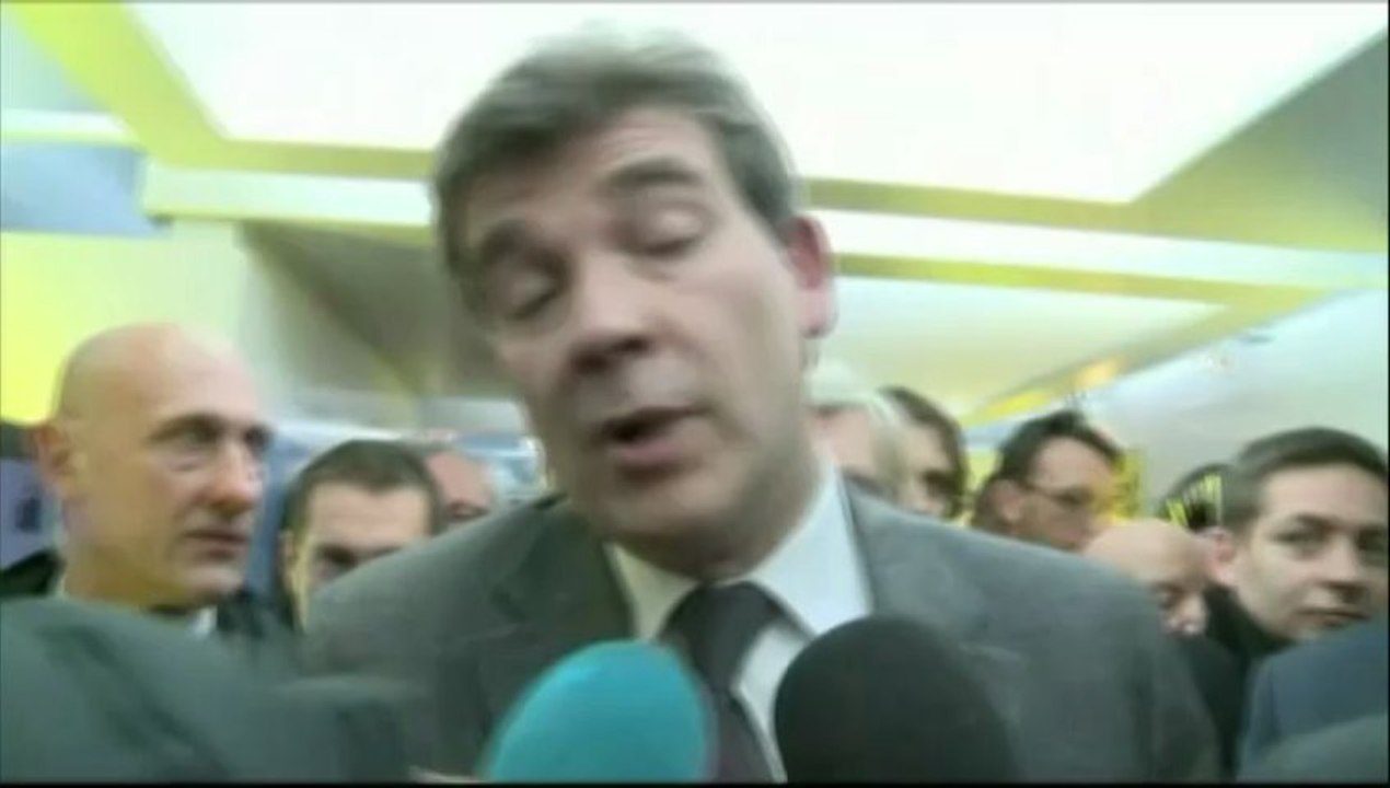 Aveux de Cahuzac : "Les bras m'en tombent", dit Montebourg