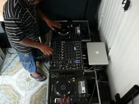 RUN DJ vs DJ LOKAL Mars 2013