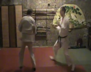 Ura mawashi geri : sabaki
