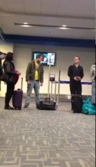 Ivre, il chute à l'aéroport