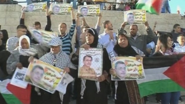 Palestinians clash with Israeli soldiers after prisoner death