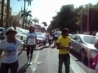PASSEATA A FAVOR DA ESCOLA BILÍNGUE PARA SURDOS NA AV. FREI SERAFIM (TERESINA-PI)