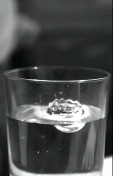 Chute d'une goutte d'eau - 1000 images par seconde