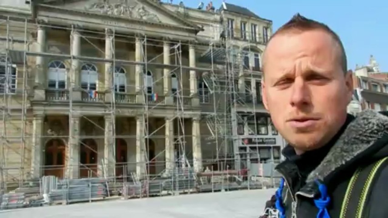 Mise en place des échafaudages sur le théâtre Jean-Vilar