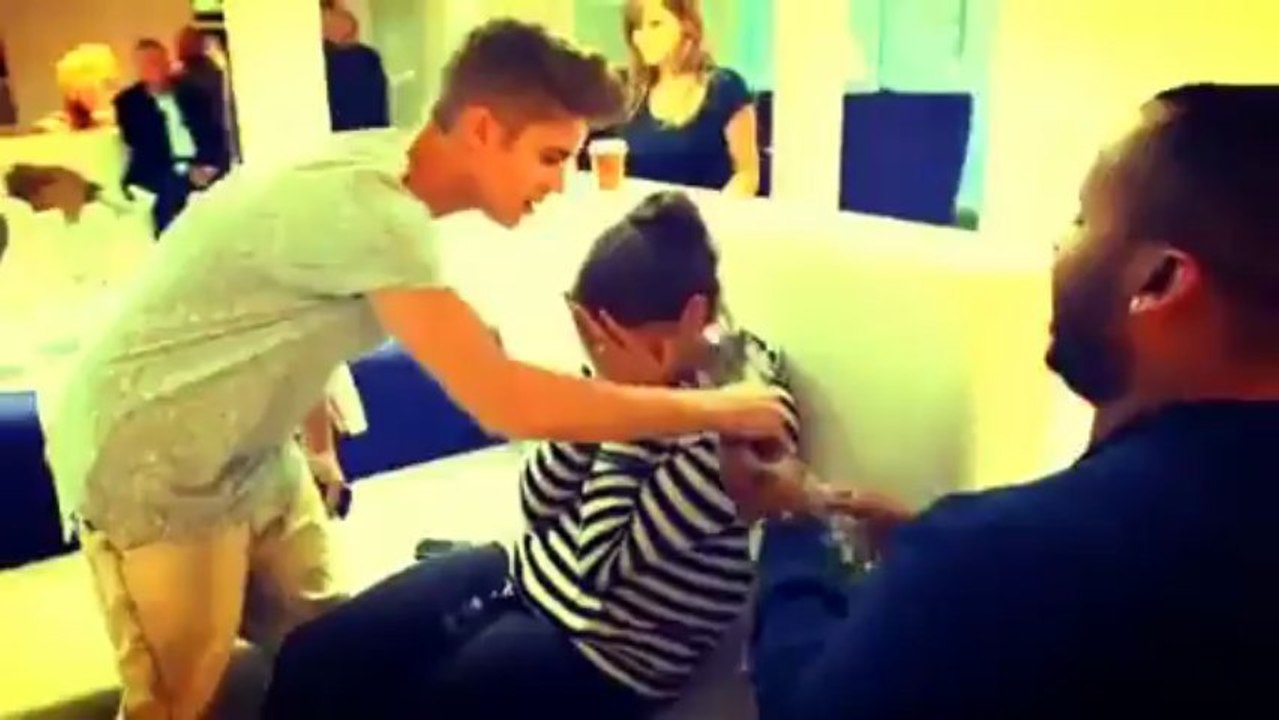 Justin Bieber Singing Your Body is a Wonderland