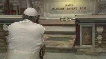 Pope prays at tomb of John Paul II