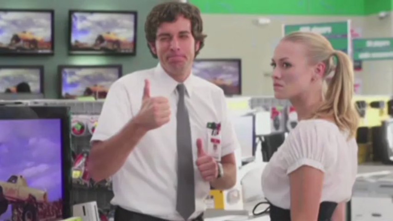 CHUCK Saison 5 - Extrait "L'évolution : la transformation de geek à espion"