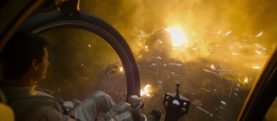 Oblivion - Extrait: Jack trouve un survivant du crash [VF|HD1080p]