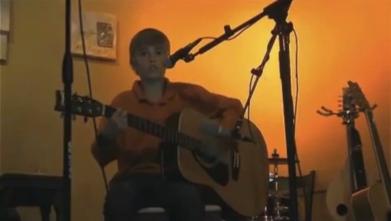 12 Year Old Justin Bieber Singing I'll Be