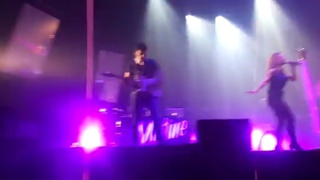 Mutine chante Fille ou Garçon (Live zénith de paris 30.03.2013)