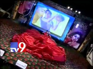 M M Srilekha sings romantic song at Pavitra audio release