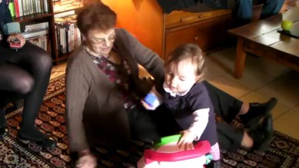 Je joue avec mémé...