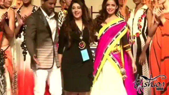 Shazahn Padamsee Sizzles The Ramp For Archana Kocchar @ Lakme Fashion Week 2013 !