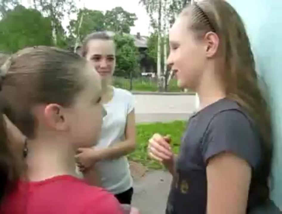 Brincadeira estranha de adolescentes: estrangular uns aos outros e compartilhar as suas impressões