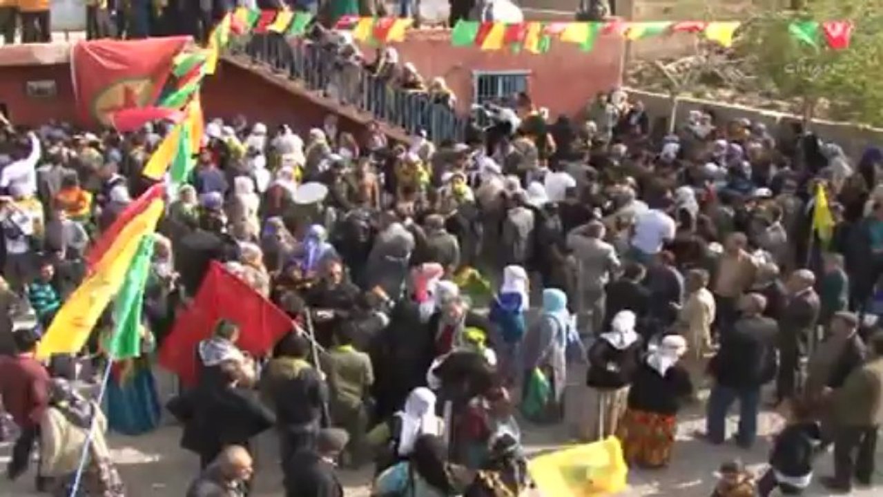 Turquie: 20.000 Kurdes fêtent l'anniversaire d'Öcalan