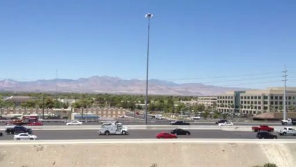 LAS VEGAS VU DU HAUT D'UN PARKING VERS LA OUTLET
