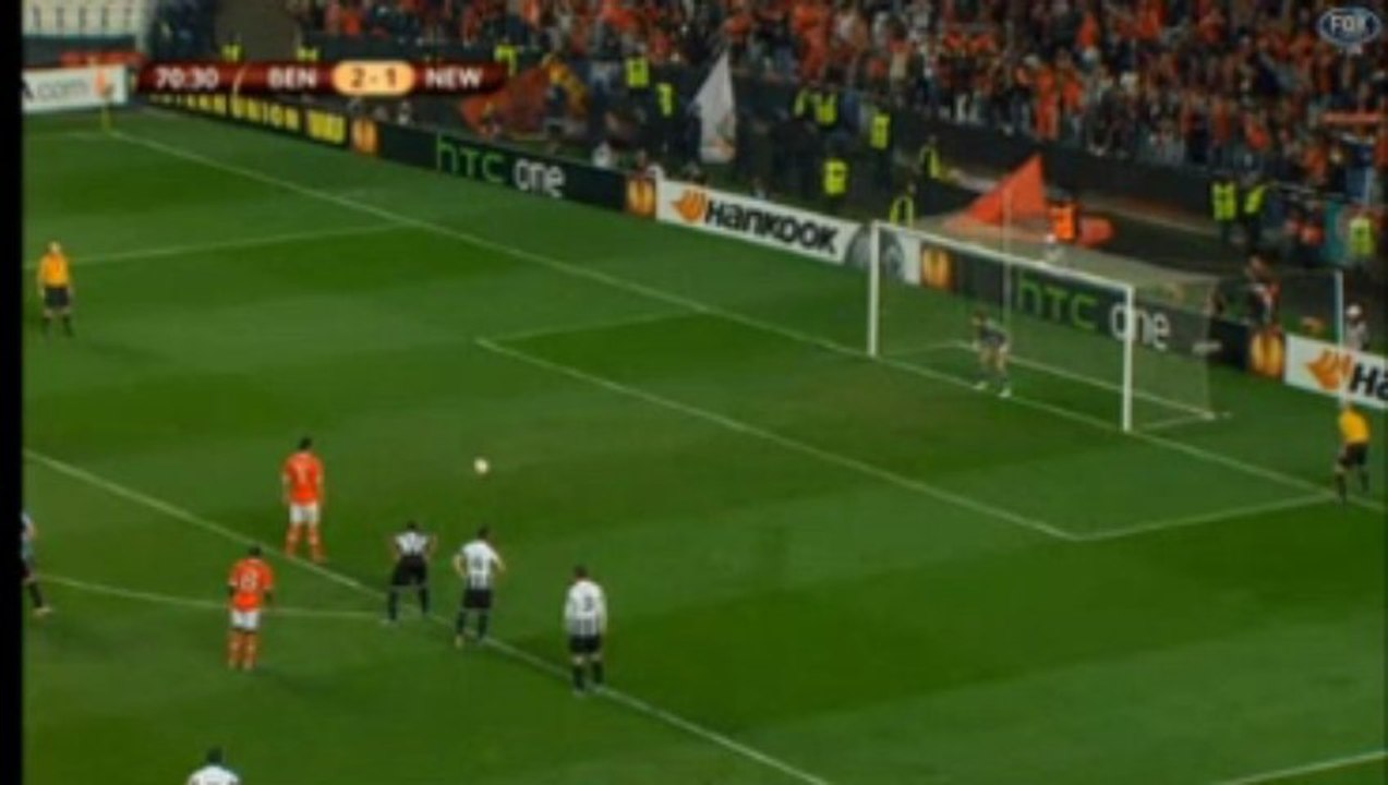 BENFICA 3-1 NEWCASTLE Cardozo (pen.)
