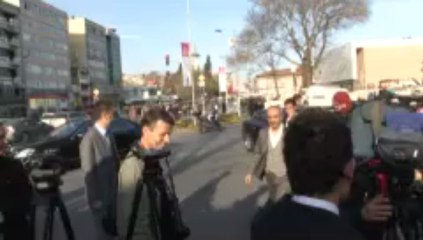 Sakil insanlar Dolmabahçe’de ( Yetmez Ama Evet )