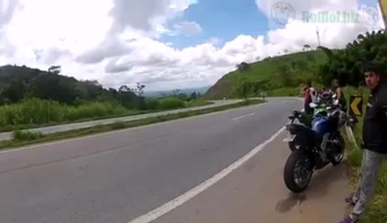 Zuschauer bei Motorradunfall