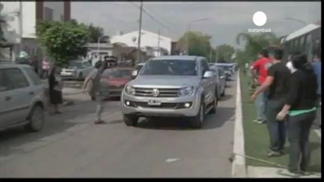 Argentine : les habitants sinistrés de La Plata ont la...