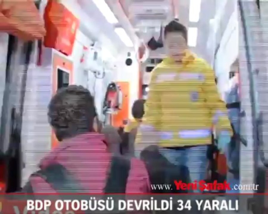 BDP otobüsü devrildi: 34 yaralı