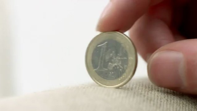 Pub Tv Coriolis : Cléopâtre à César : Avec Coriolis, pour 1 € de plus t'as un mobile