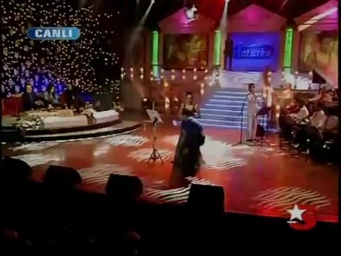 Ebru Gündeş _ Dün akşam yine benim yollarıma bakmışsın