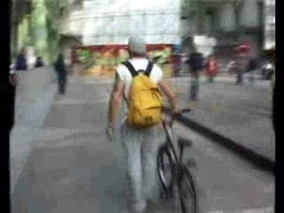 Rue au grand Palais - Dimanche