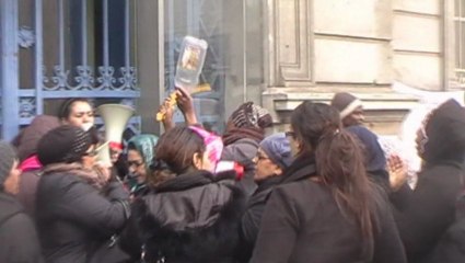 Paris, Mairie du 11ème : manifestation pour un logement pour tous !
