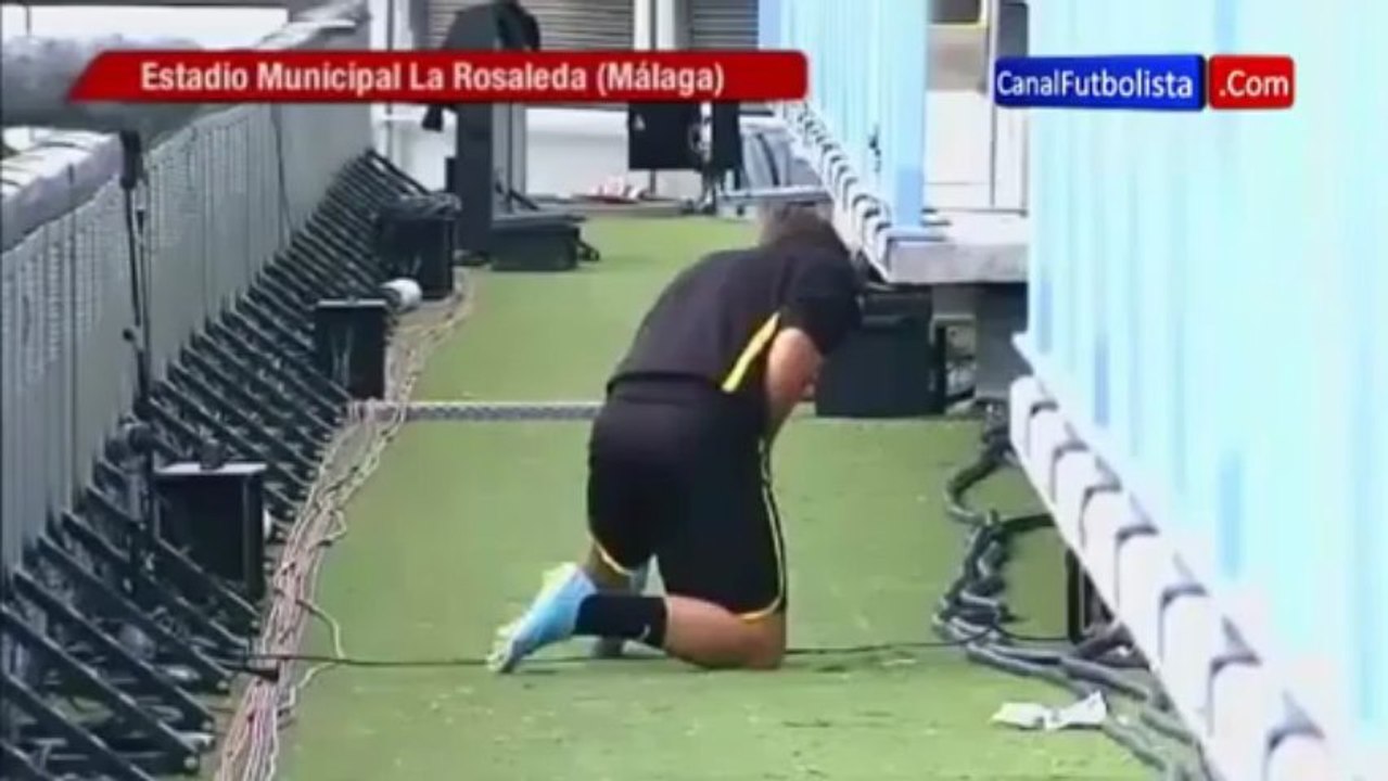 Karen Vindelov - Mario Götze Peeing on the malaga's stadium-